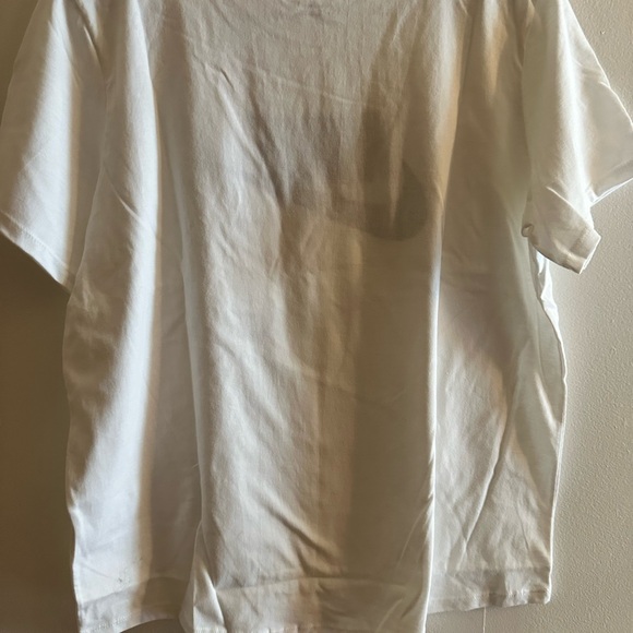 Women's Nike Sportswear
Essentials Logo Tee size large - Picture 4 of 6